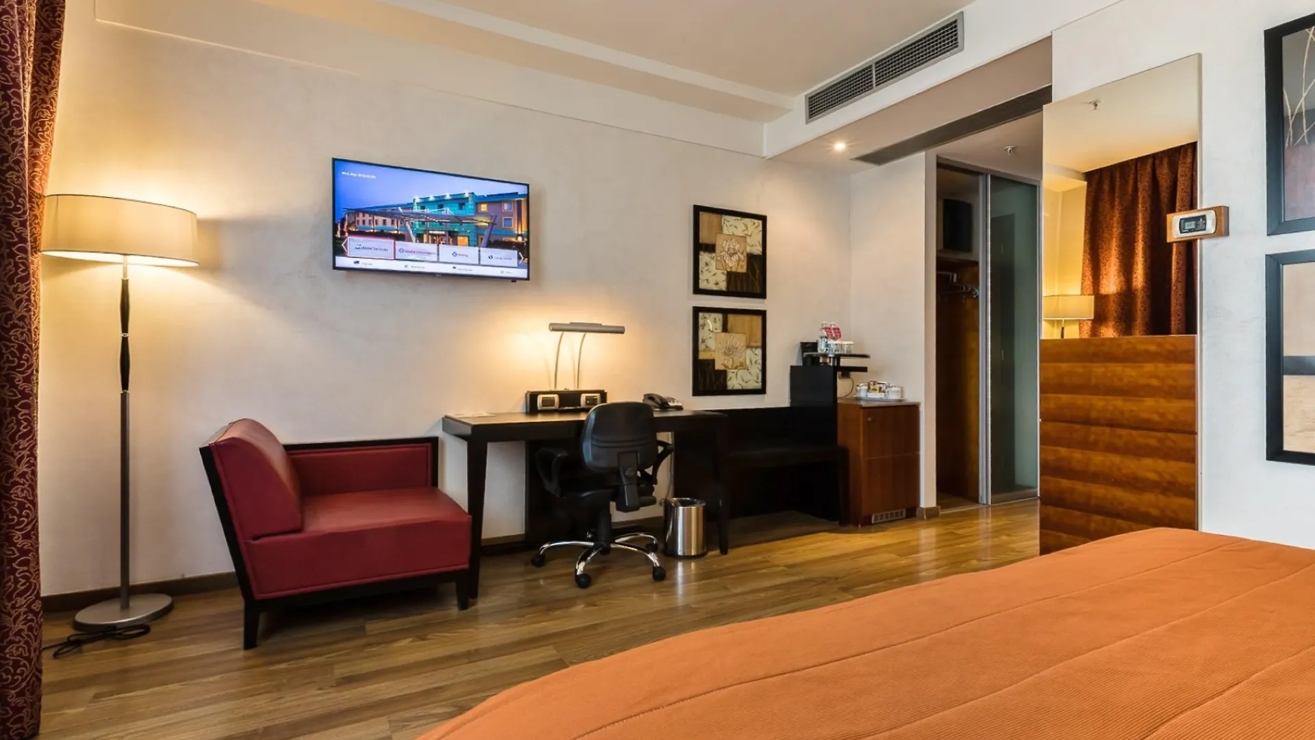 Crowne Plaza Milan - Malpensa Airport By Ihg Hotel Case Nuove  Italy