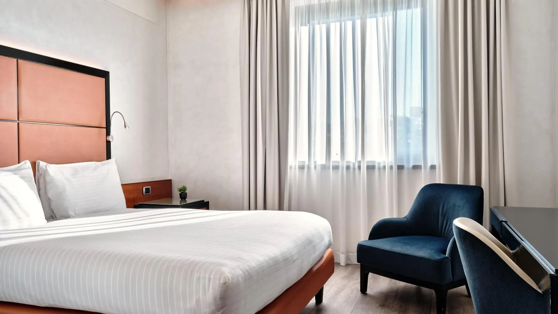 Crowne Plaza Milan - Malpensa Airport By Ihg Hotel Case Nuove  4*, Case Nuove (Lombardy) Italy