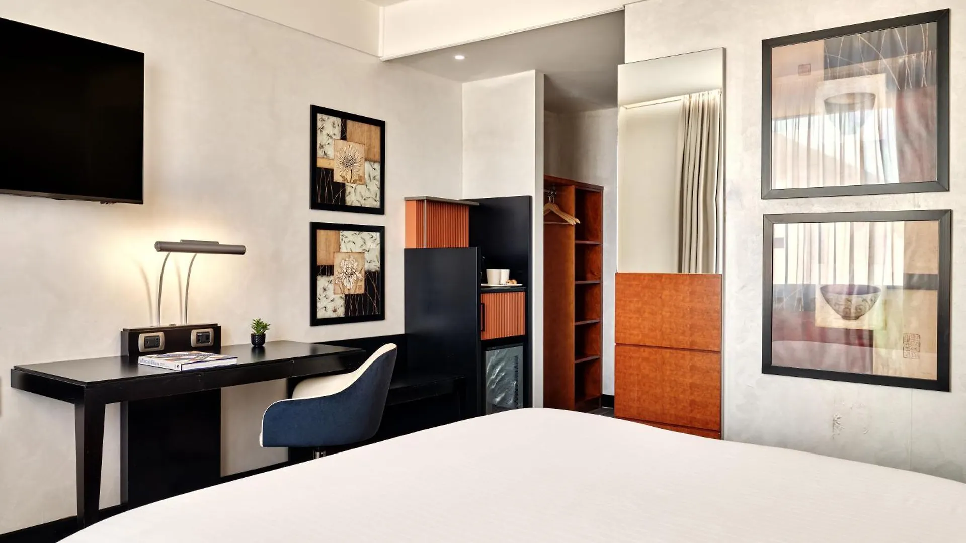 ****  Crowne Plaza Milan - Malpensa Airport By Ihg Hotel Case Nuove  Italy
