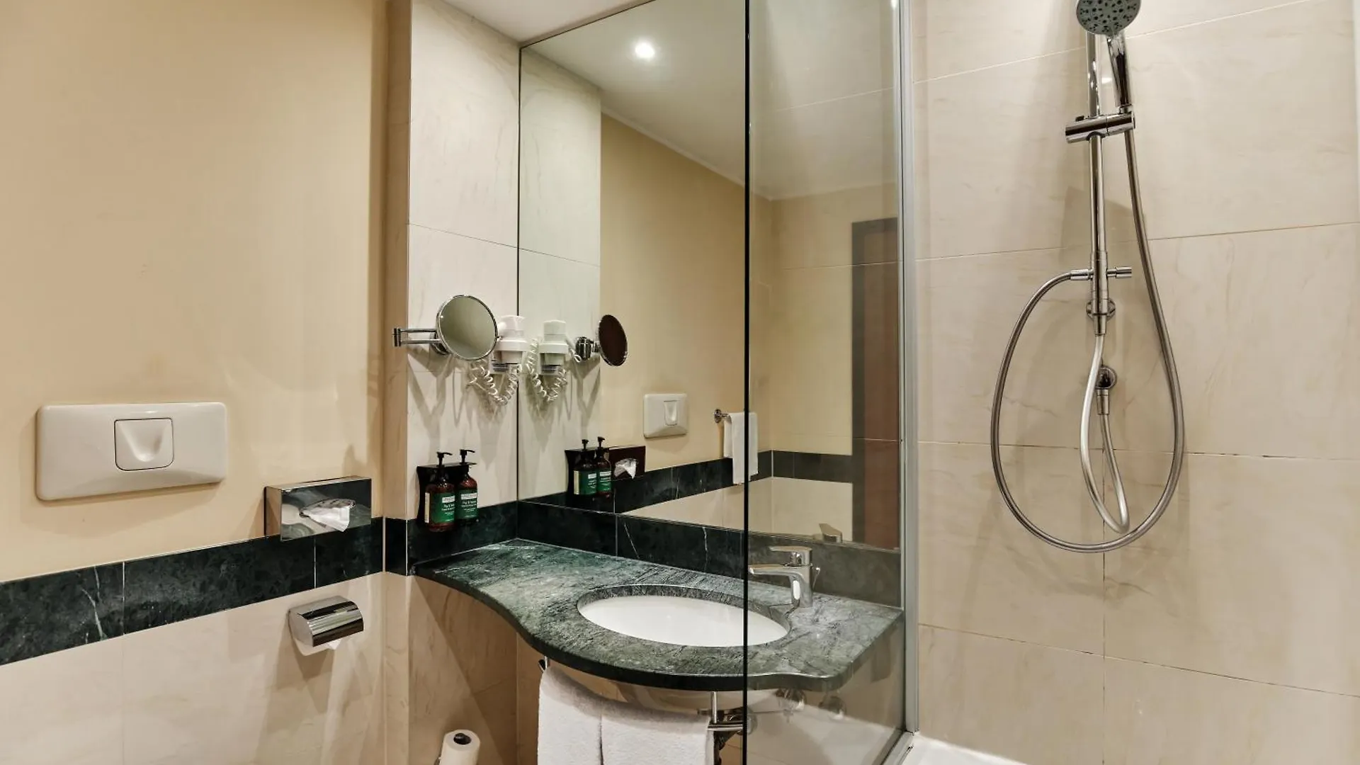 ****  Crowne Plaza Milan - Malpensa Airport By Ihg Hotel Case Nuove  Italy