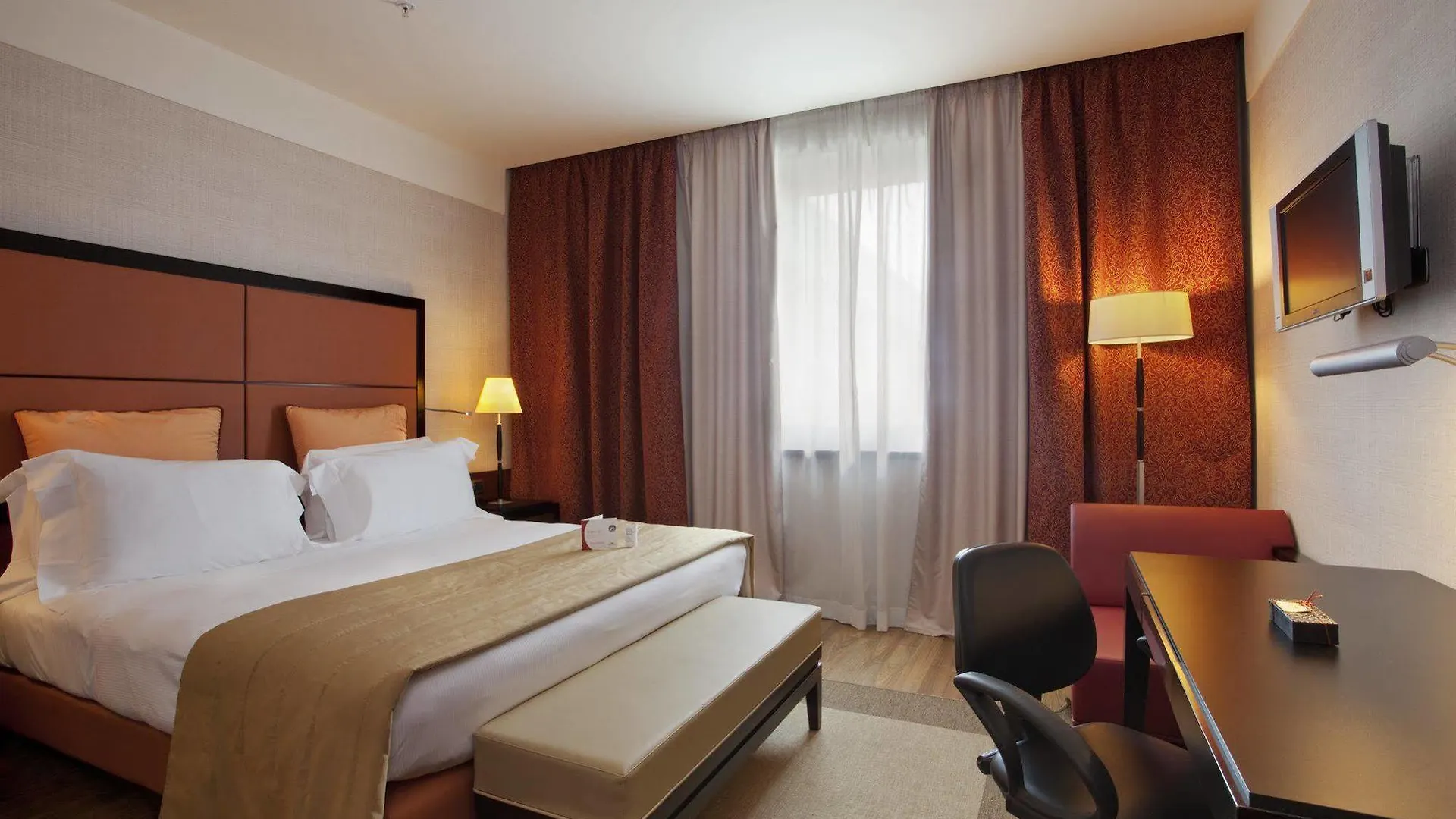 ****  Crowne Plaza Milan - Malpensa Airport By Ihg Hotel Case Nuove  Italy