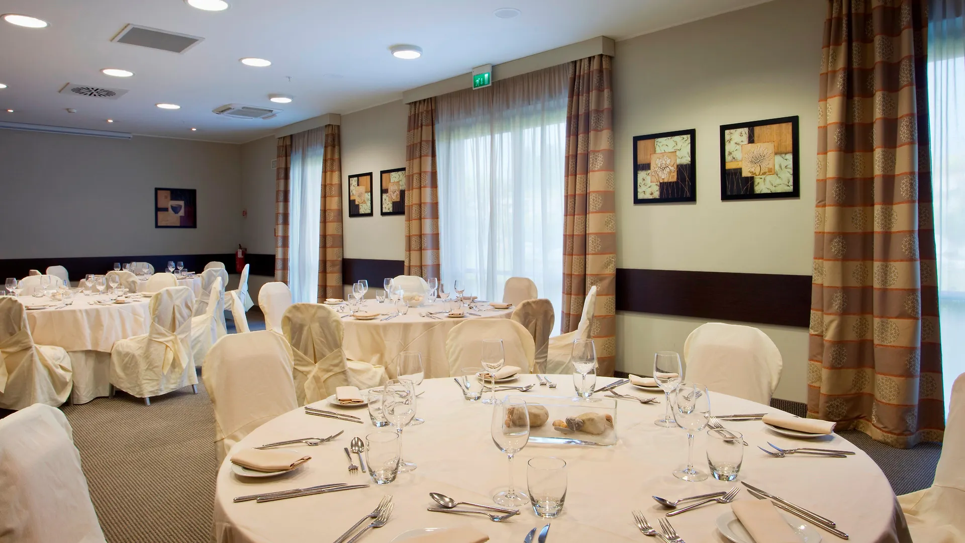 Crowne Plaza Milan - Malpensa Airport By Ihg Hotell Case Nuove