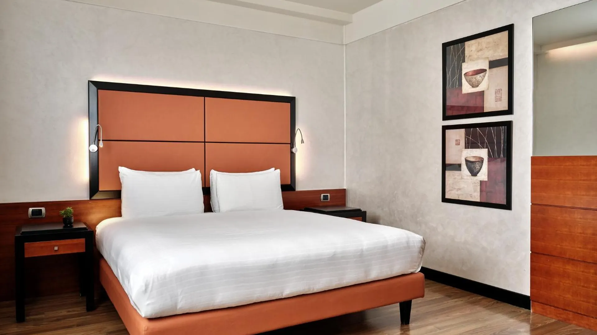 ****  Crowne Plaza Milan - Malpensa Airport By Ihg Hotell Case Nuove  Italien